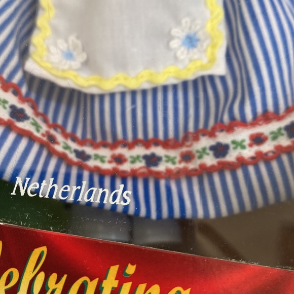 NWOT VTG Santa Around the World Collectible Dutch Porcelain Doll - Picture 4 of 10